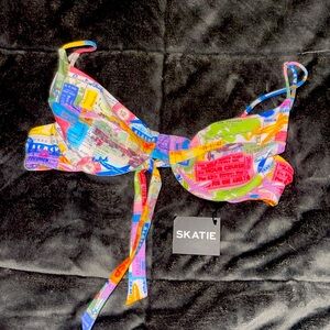 NWT Skatie bikini top